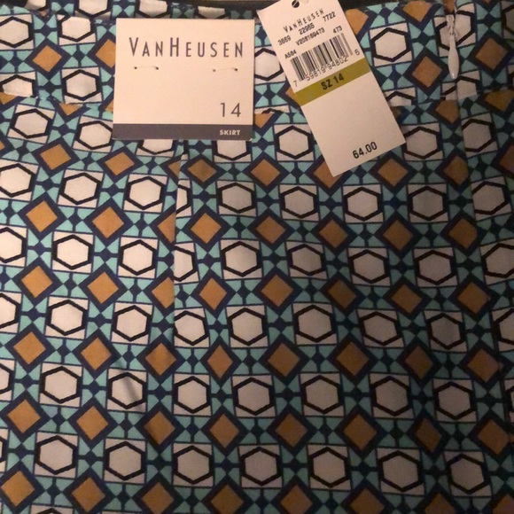 Van Heusen knee length lines skirt - Picture 4 of 4